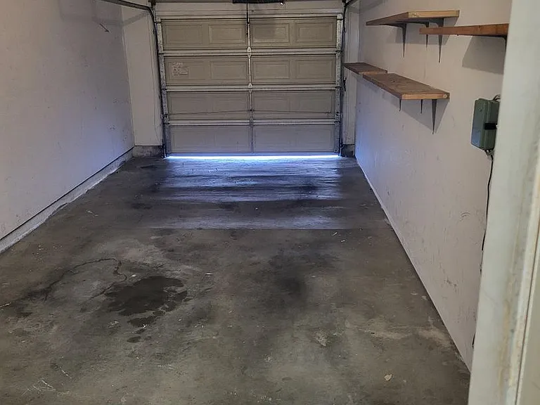 1005 W Midway St — Photo 8