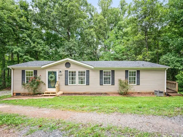 1097 Winn Dr #12, Moneta, VA 24121