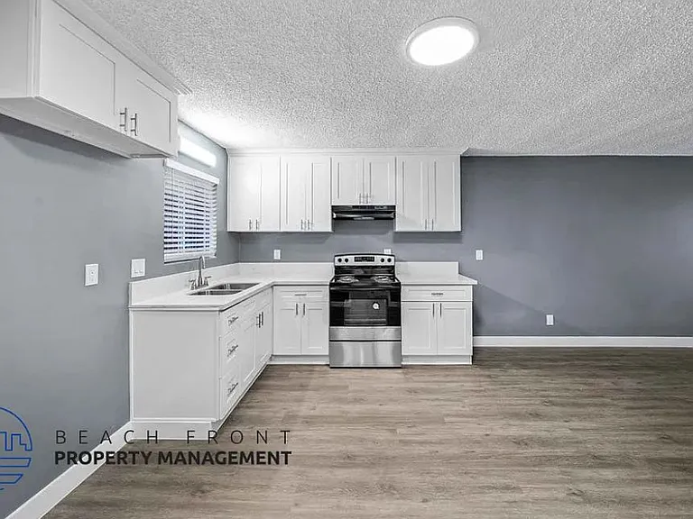 1021 N. Flower St. — Photo 23