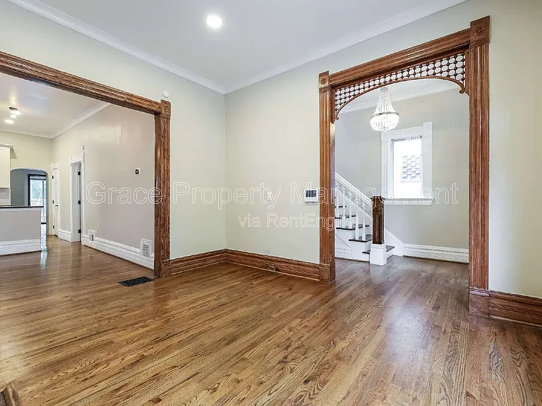 212 W Irvington Pl — Photo 4