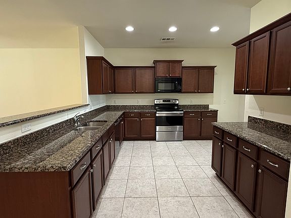 3rd image of 1829 Persimmon Dr