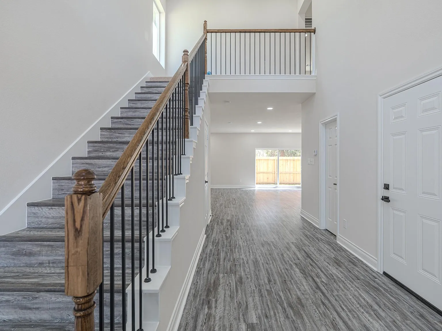 3 bed, 2.5 bath, 2946 sqft, $3,200 — Photo 3
