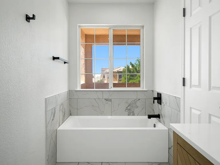 4916 Sereno Dr NE — Photo 26