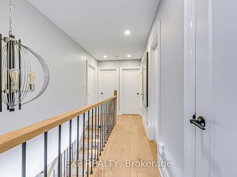 322 Mary St — Photo 26