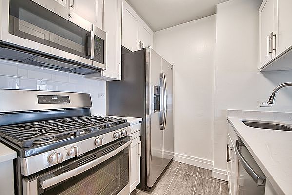 1st image of 225 E 95th St #B2g