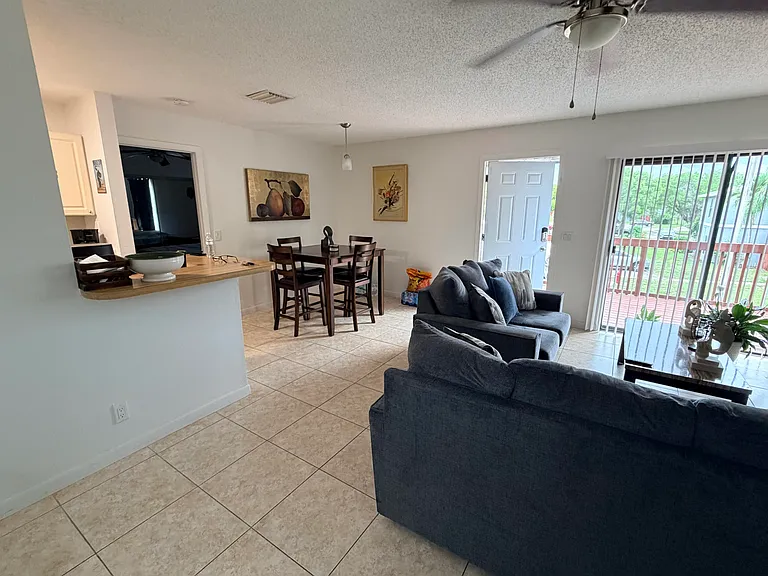 27 E Crossings Cir #H — Photo 3