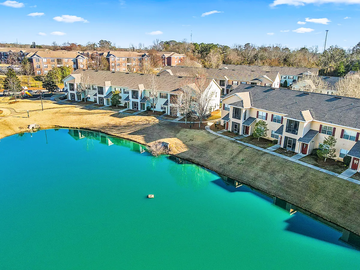 Building Photo - 447 W Longleaf Dr #403