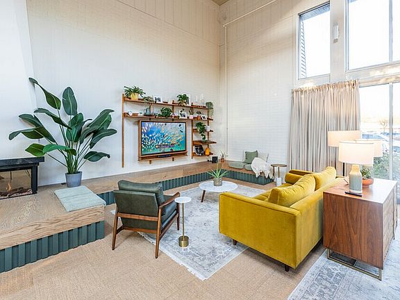 Leasing Office Lobby