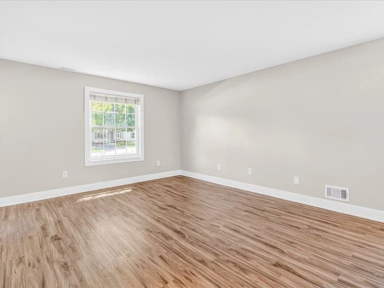 306 Roe St — Photo 12