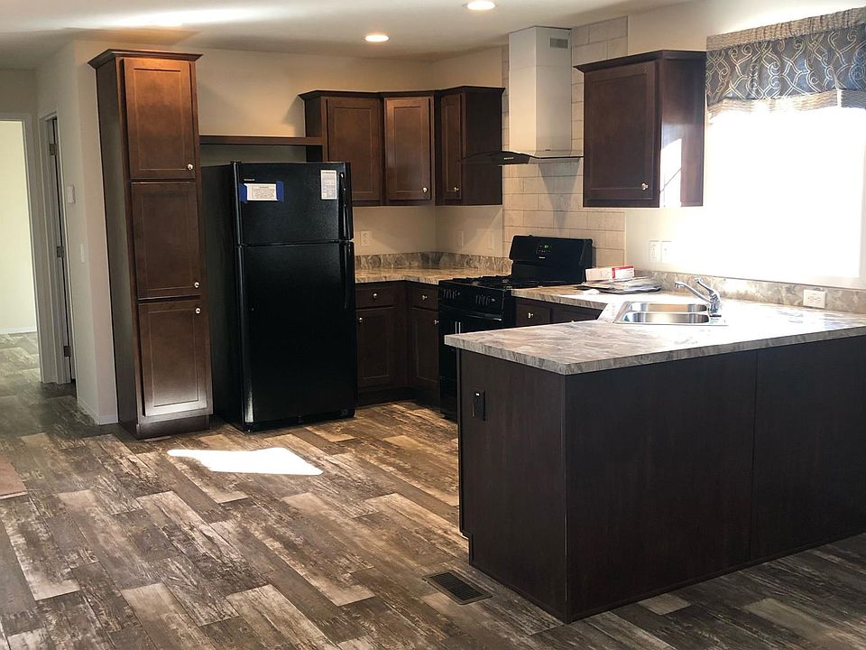 1st image of 8 Bluebird Hill Dr