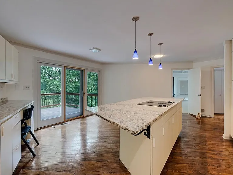 130 Huntcliff Point — Photo 12