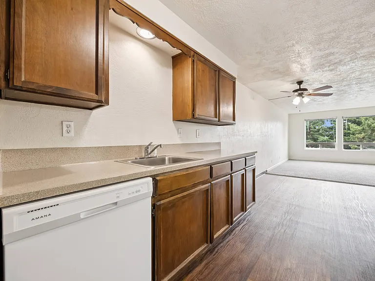 Fairmount Park Apartments — Photo 18