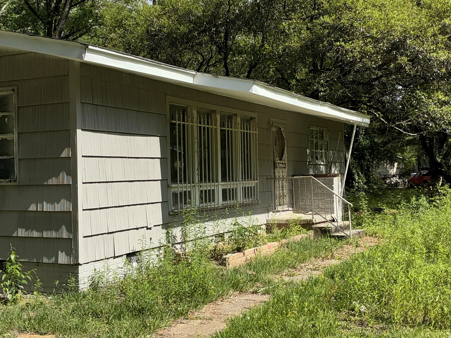 4 bed, 2000 sqft, $1,250 — Photo 2