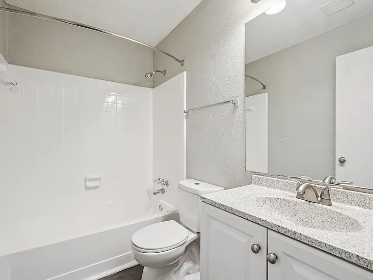 Polo Club Apartments — Photo 23