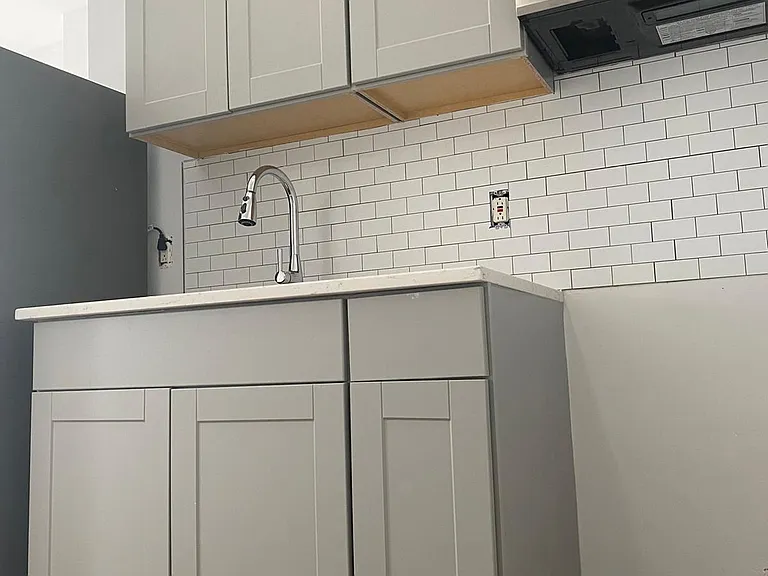 131 50th St #2F — Photo 9