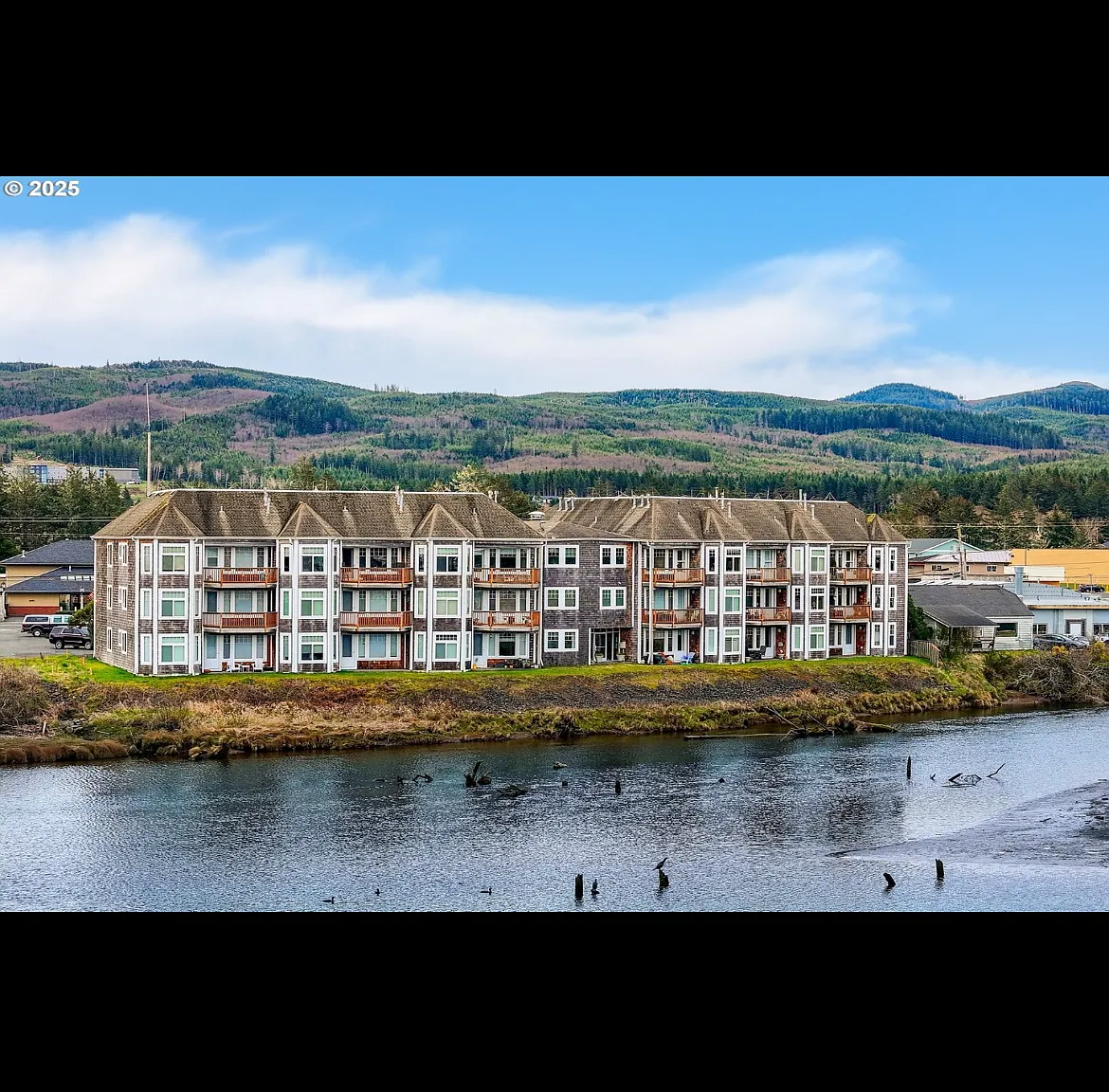 2 bed, 1135 sqft, $2,100 — Photo 1