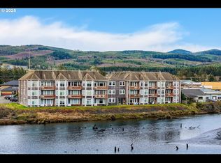 1108 S Holladay Dr APT 16, Seaside, OR 97138