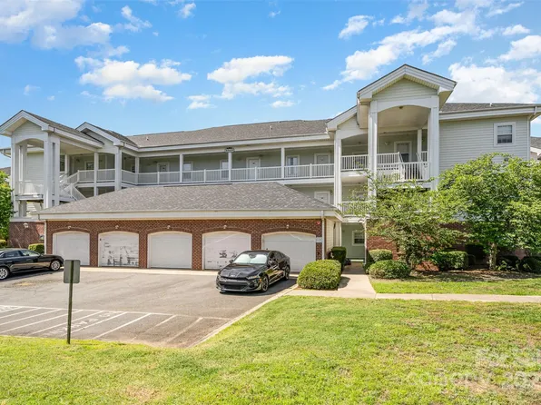 8969 Meadow Vista Rd, Charlotte, NC 28213