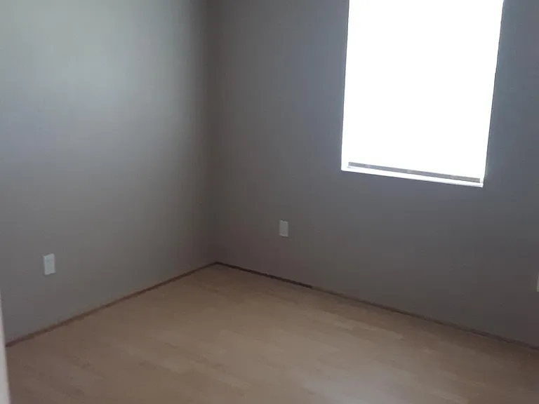 308 E Pecan St — Photo 7