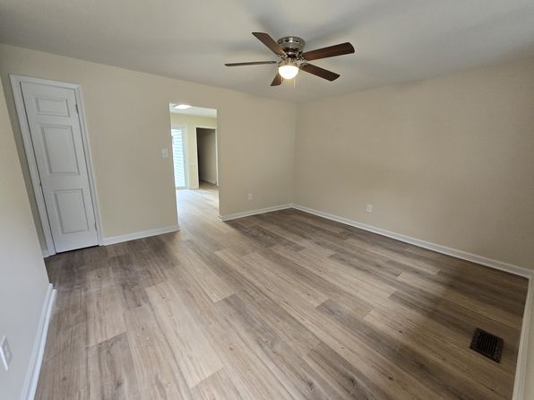 404 Powell St #B, Smithfield, NC 27577