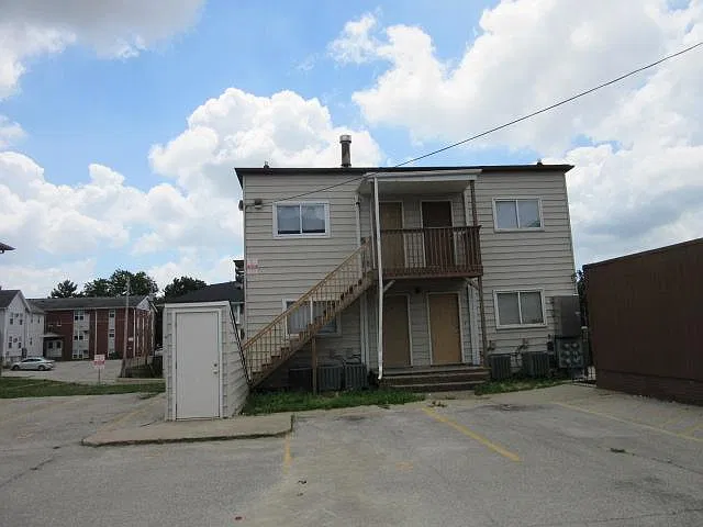 510 E Burlington St #2 — Photo 2
