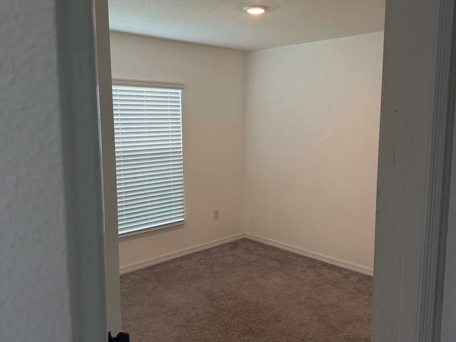 4 bed, 1827 sqft, $2,500 — Photo 3
