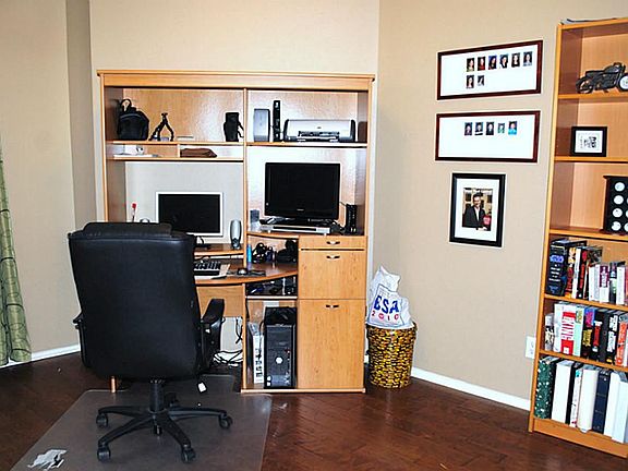 As spacious as this room is, there are many other options for its use---reading room, music room, play room for the children, or a 4th bedroom.