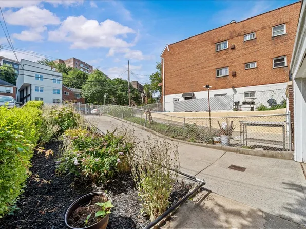 140 Van Cortlandt Park S image 18 of 26