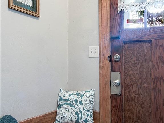 2nd image of 1528 Camp Ave