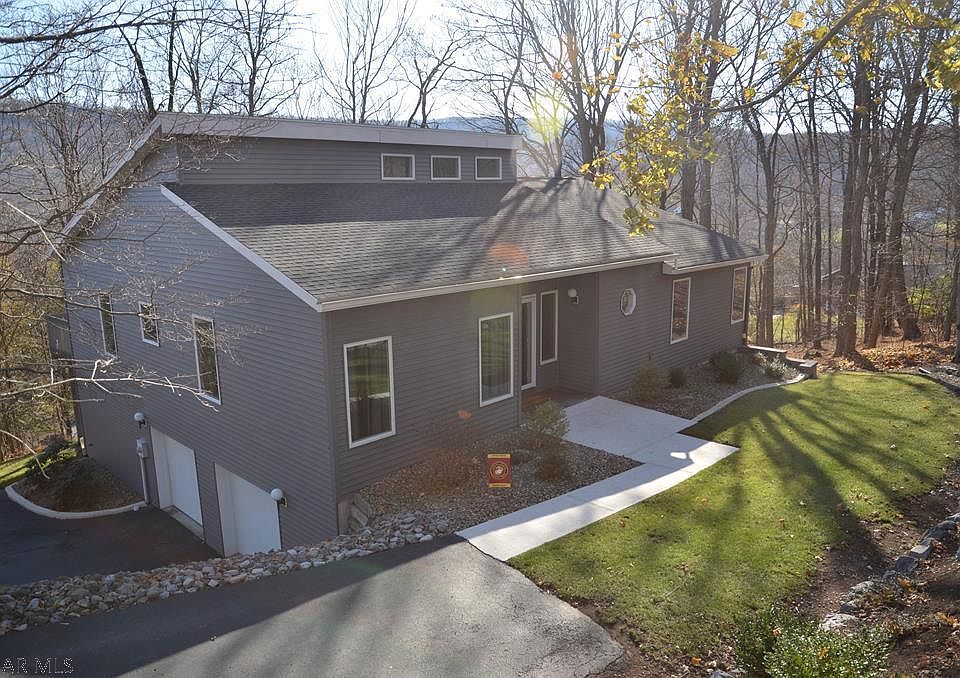 1st image of 523 Oakwood Dr