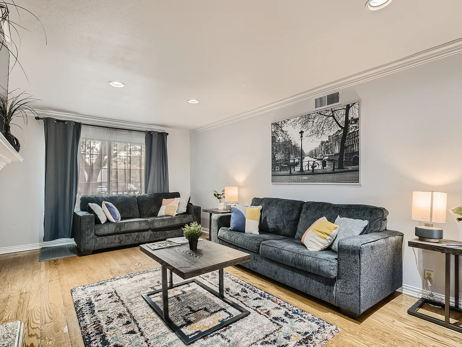 2 bed, 1010 sqft, $4,000 — Photo 4