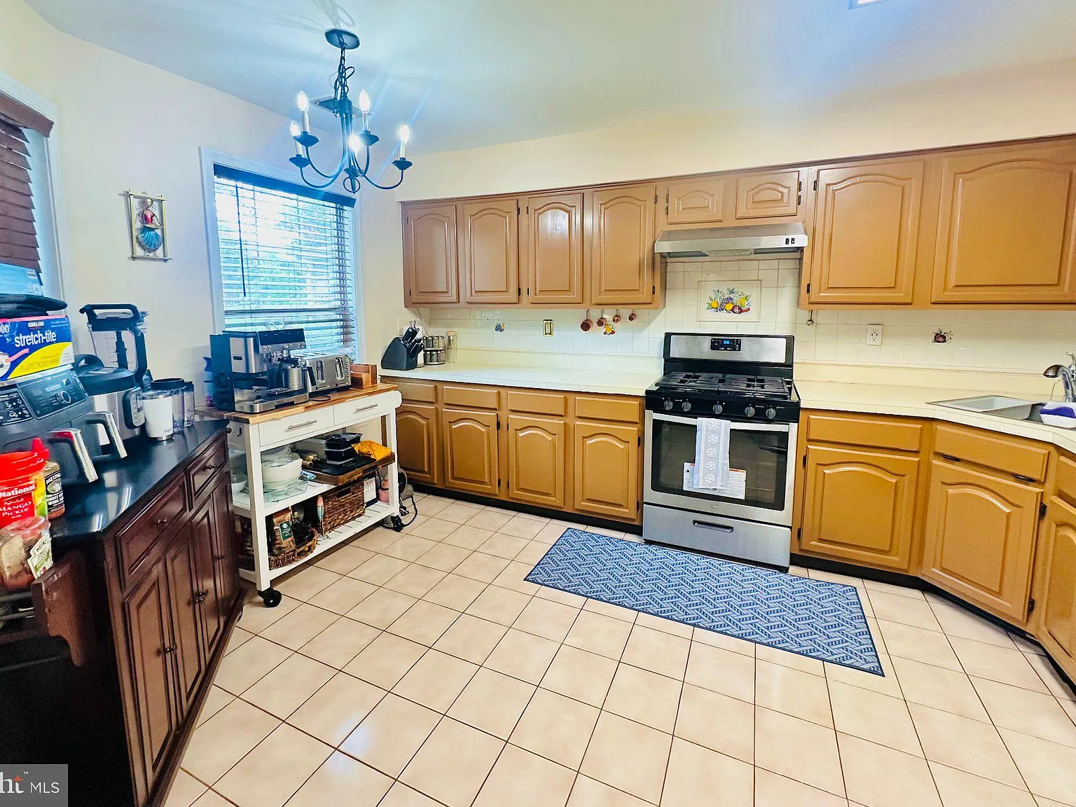 3 bed, 2.5 bath, 1794 sqft, $3,750 — Photo 3