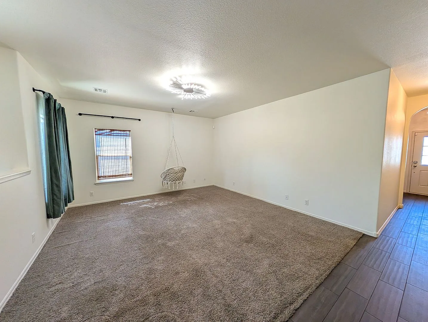 Chic 3 bedroom in Jenks with neighborhood park — Photo 3