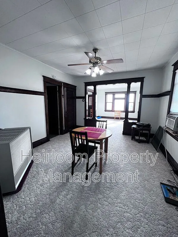 Building Photo - 17 E 6th St #2