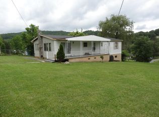 75 Retreat Rd, Hinton, WV 25951
