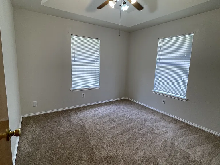 1305 James Cir — Photo 9