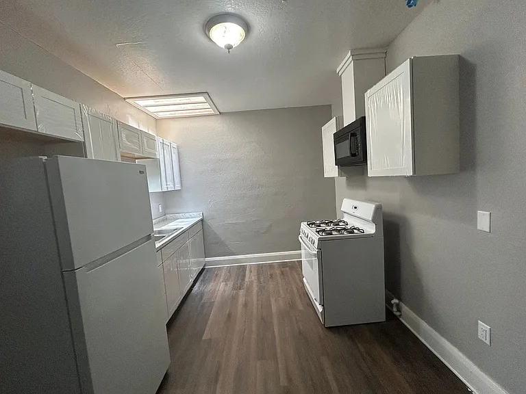 1330 Huntoon St — Photo 3