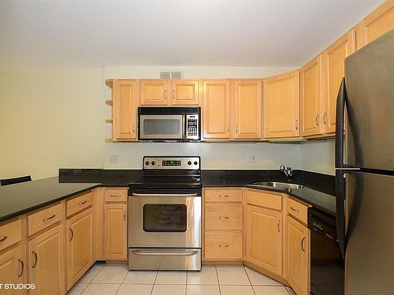 4th image of 1555 N Sandburg Ter APT 412K