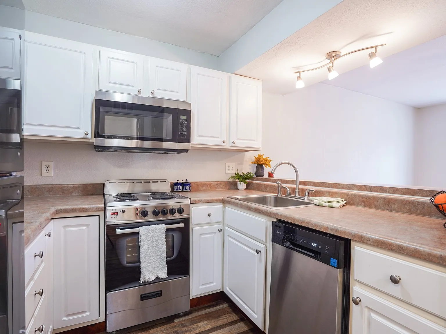 2 bed, 700 sqft, $950 — Photo 4