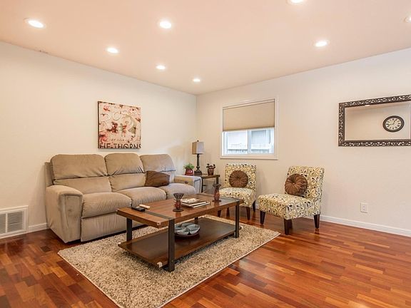 4th image of 2318 Maximilian Dr