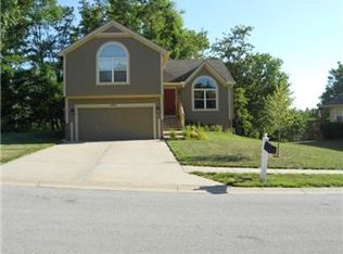 5505 NW Raintree Dr, Kansas City, MO 64152