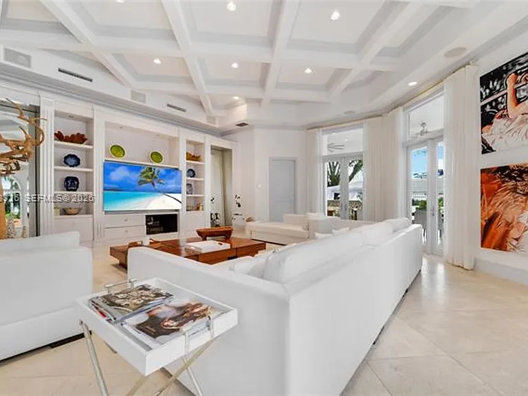 100 Palm Ave — Photo 13
