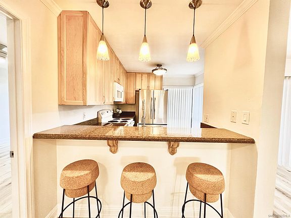 3rd image of 6924 Hyde Park Dr Unit 121