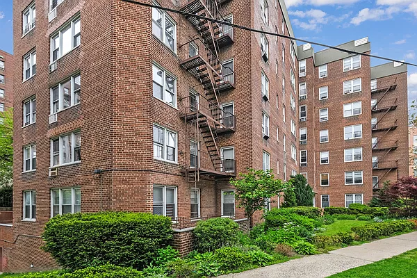 Sold by ERA Insite Realty Services | media 36
