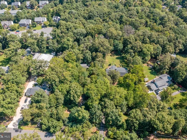 24 Cedar Dr, Sterling, VA 20164