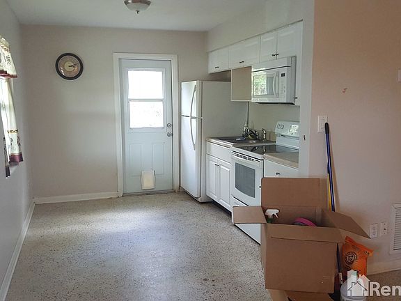 4th image of 30 Fairlane Ave