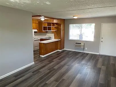 Holiday Apartments — Photo 6