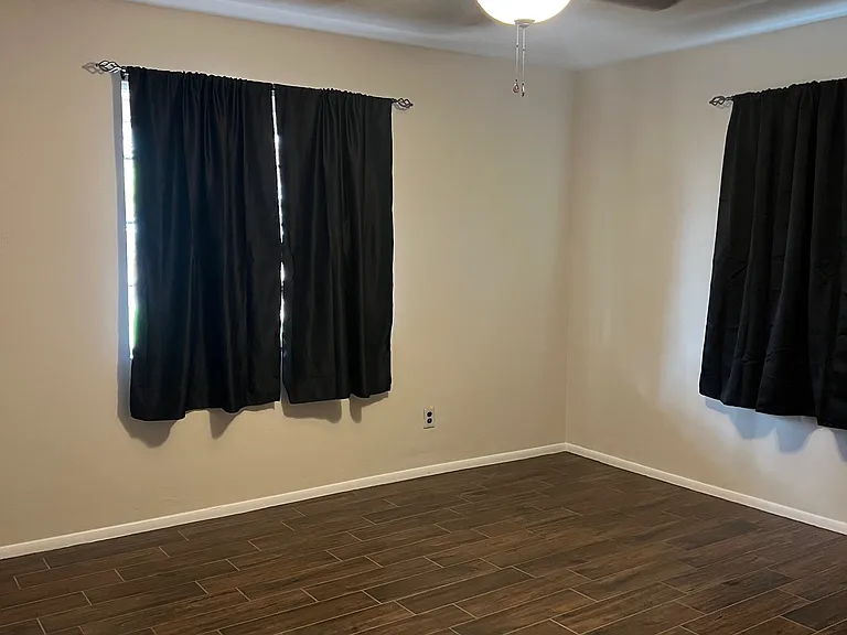 2133 E Weldon Ave — Photo 4