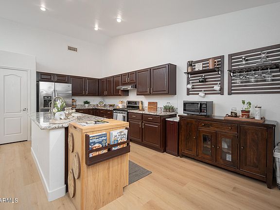 5th image of 835 W Beechnut Drive
