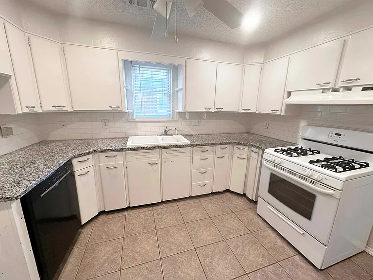 4605 N Hammond Ave — Photo 8